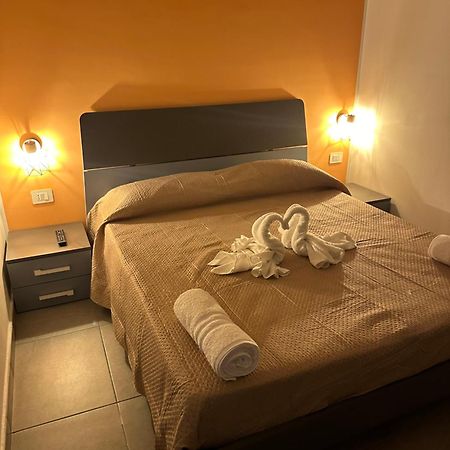 Nathouse Leilighet Villafranca Tirrena Eksteriør bilde